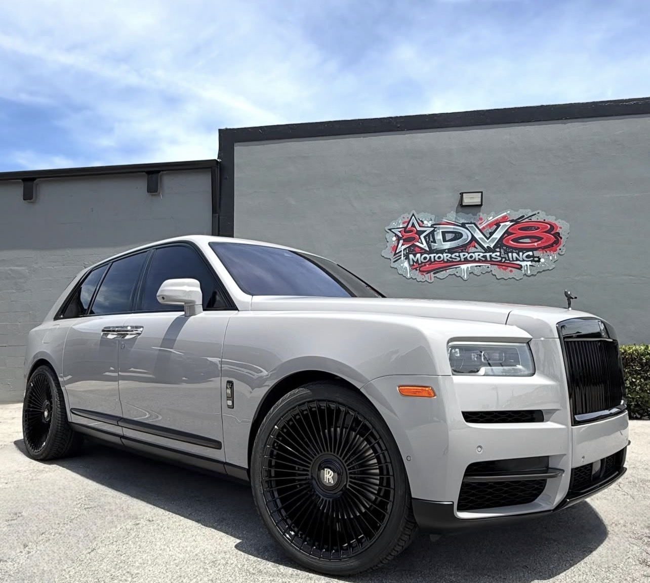 Luxury vehicle custom wheels Florida DV8 Motorsports